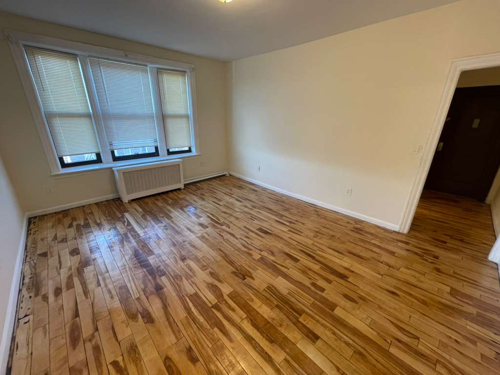 Apartment Sanford Avenue Queens, NY 11358, MLS-RD5523-10