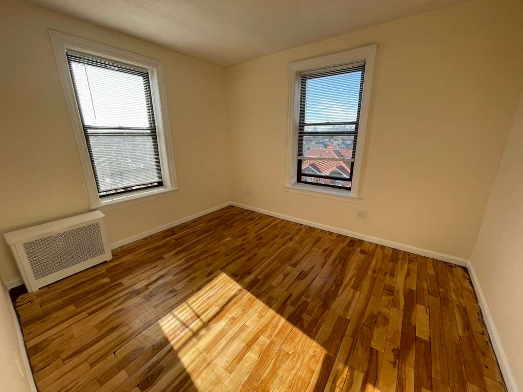 Apartment Sanford Avenue Queens, NY 11358, MLS-RD5523-17