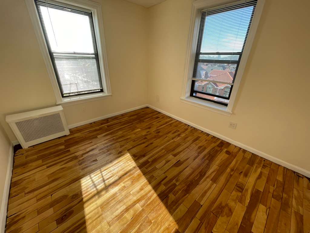 Apartment Sanford Avenue Queens, NY 11358, MLS-RD5523-19