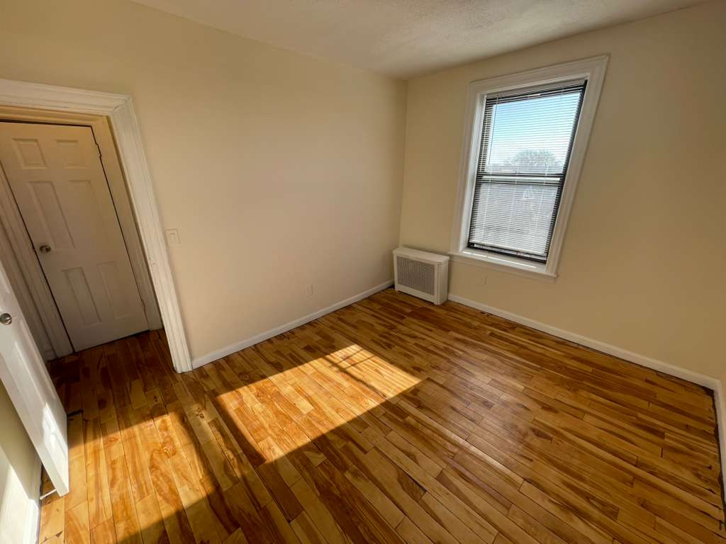 Apartment Sanford Avenue  Queens, NY 11358, MLS-RD5523-20