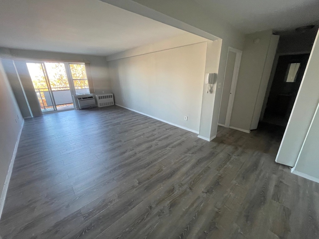 Apartment Bell Blvd  Queens, NY 11360, MLS-RD5551-9