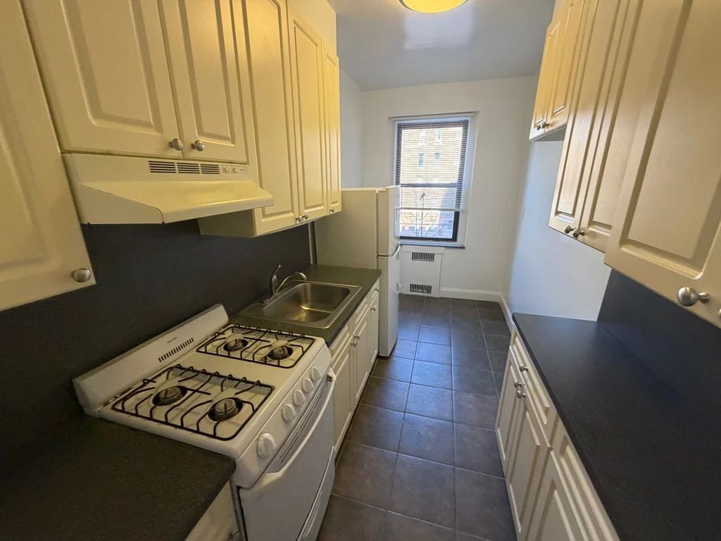 Apartment Highland Avenue Queens, NY 11432, MLS-RD5556-2