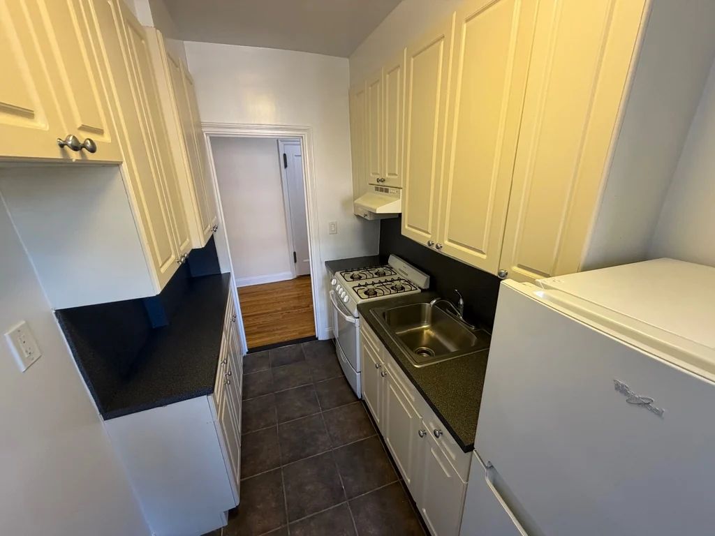 Apartment Highland Avenue Queens, NY 11432, MLS-RD5556-7