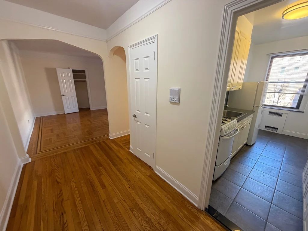 Apartment Highland Avenue Queens, NY 11432, MLS-RD5556-8