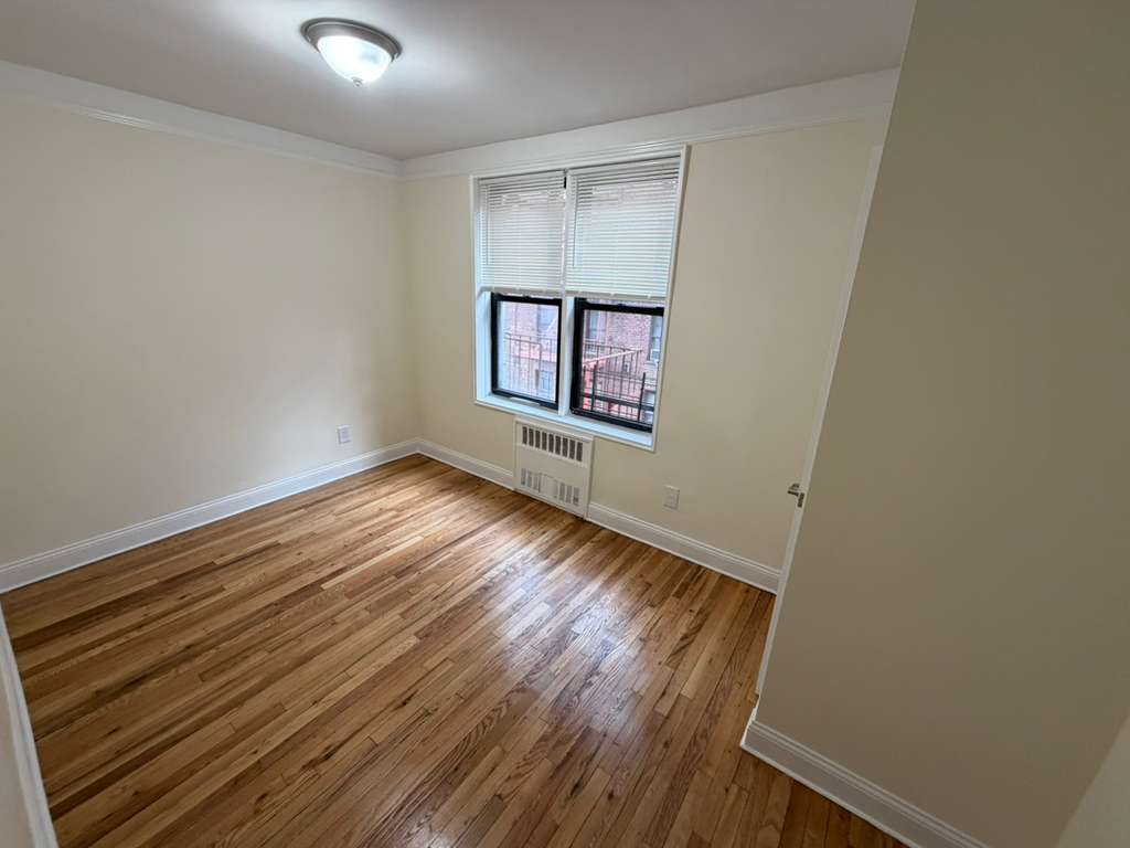 Apartment Elbertson Street  Queens, NY 11373, MLS-RD5557-15