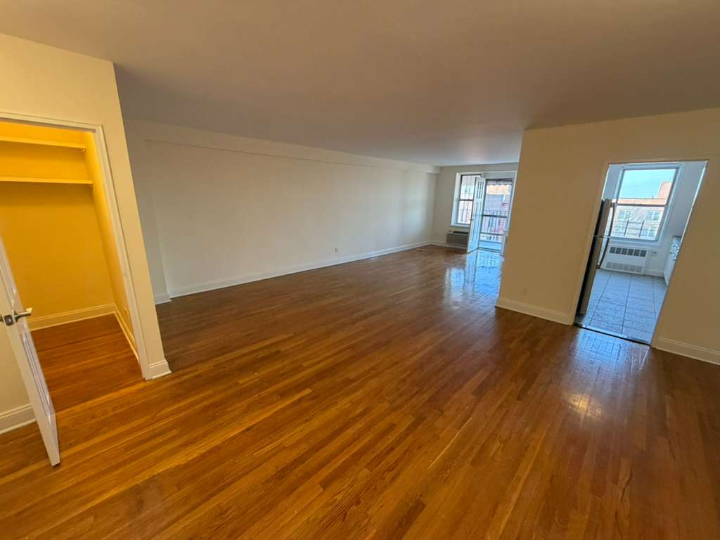 Apartment 150th Street  Queens, NY 11367, MLS-RD5561-2