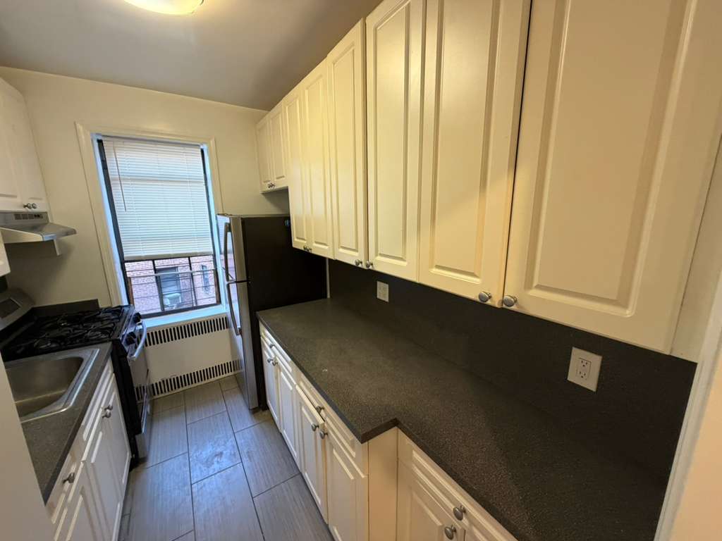 Apartment 32nd Avenue  Queens, NY 11377, MLS-RD5565-3