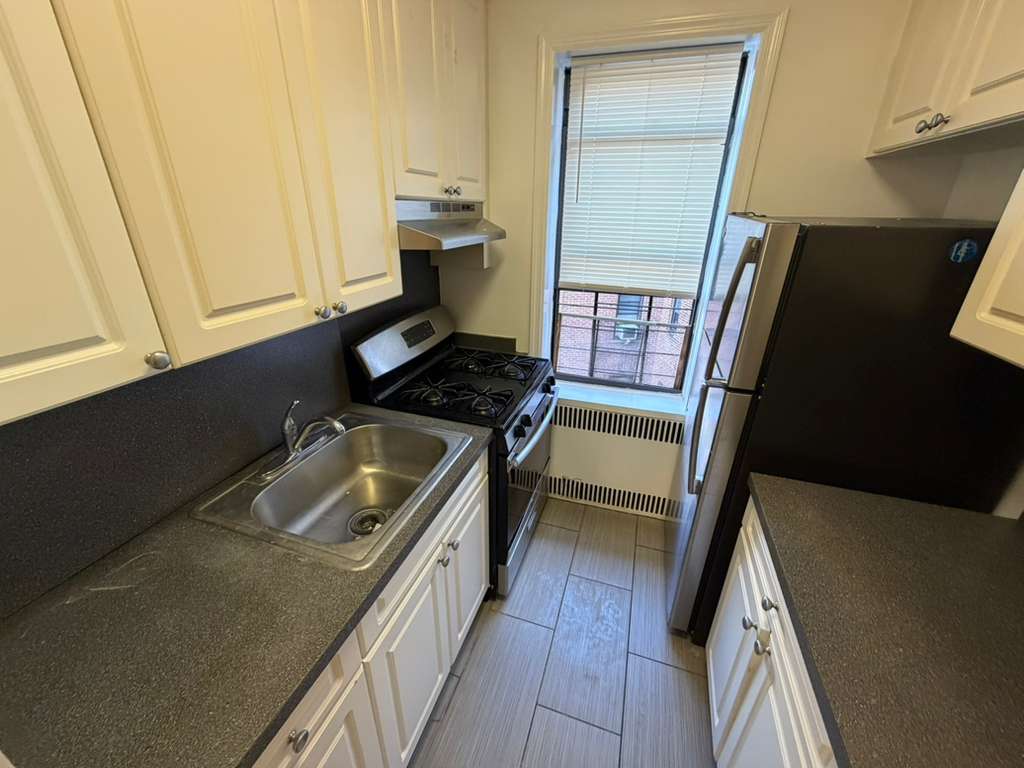 Apartment 32nd Avenue  Queens, NY 11377, MLS-RD5565-5