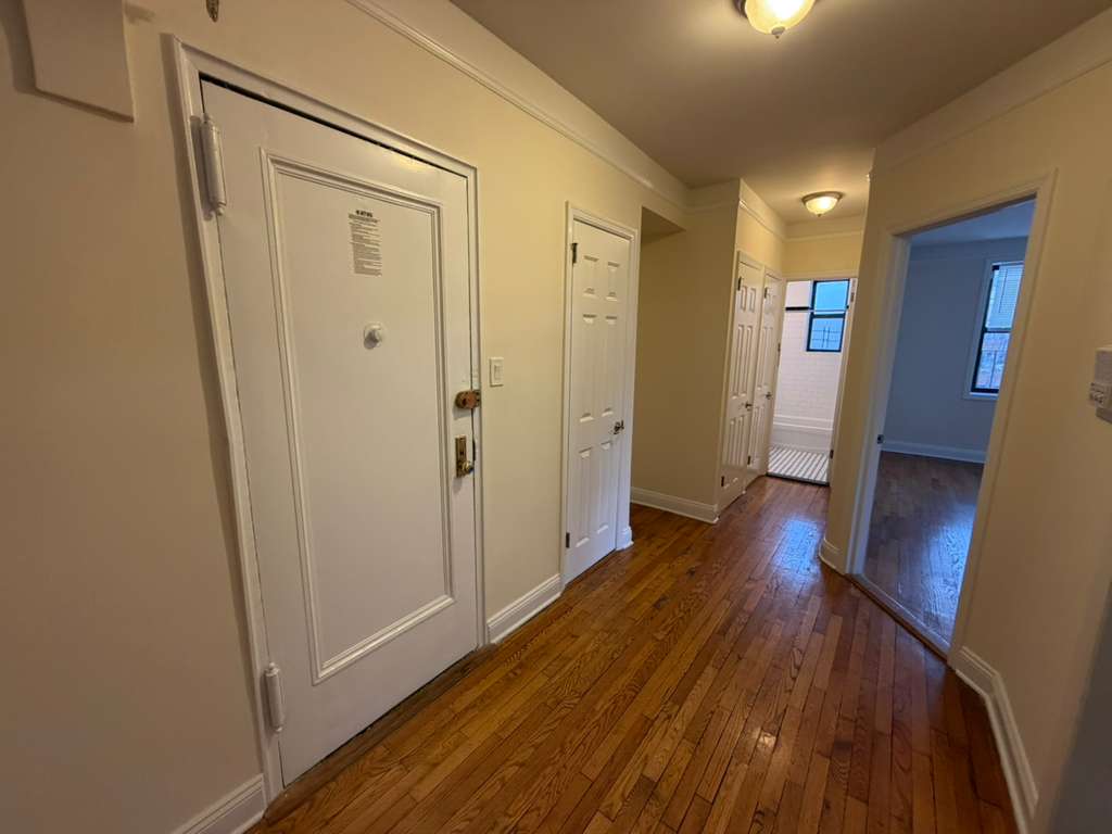 Apartment 32nd Avenue  Queens, NY 11377, MLS-RD5565-13
