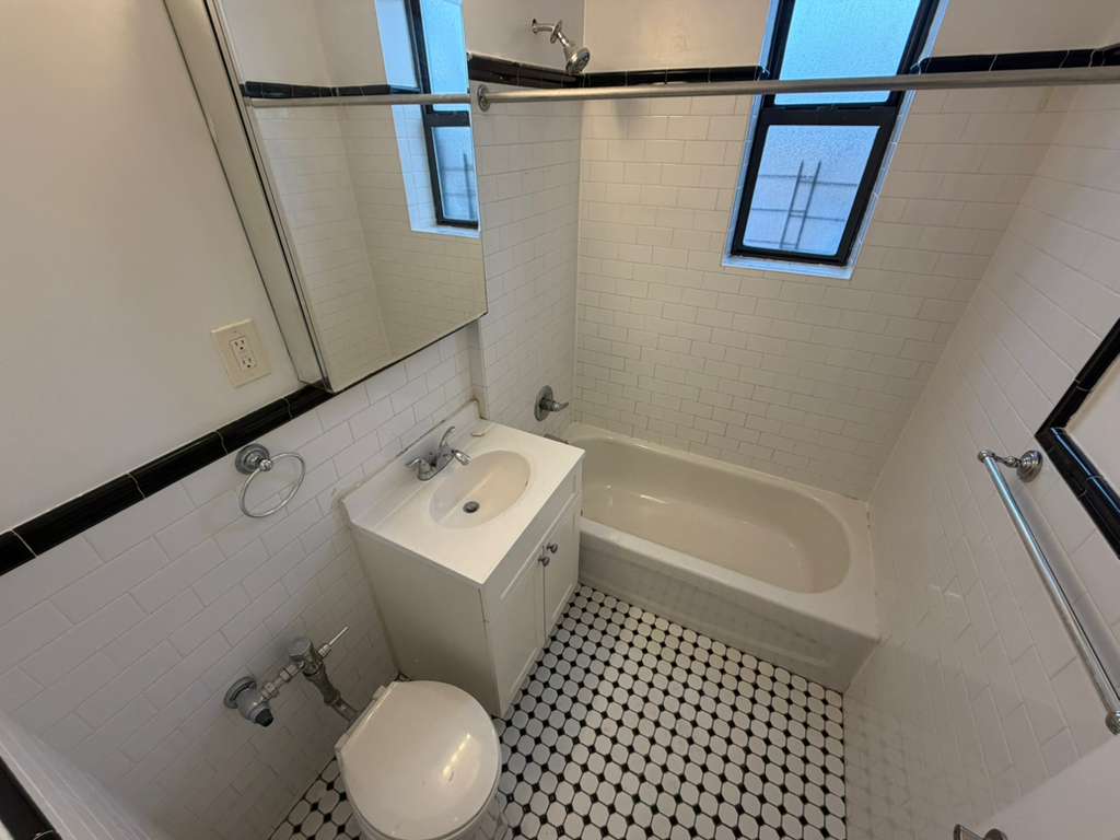 Apartment 32nd Avenue  Queens, NY 11377, MLS-RD5565-15