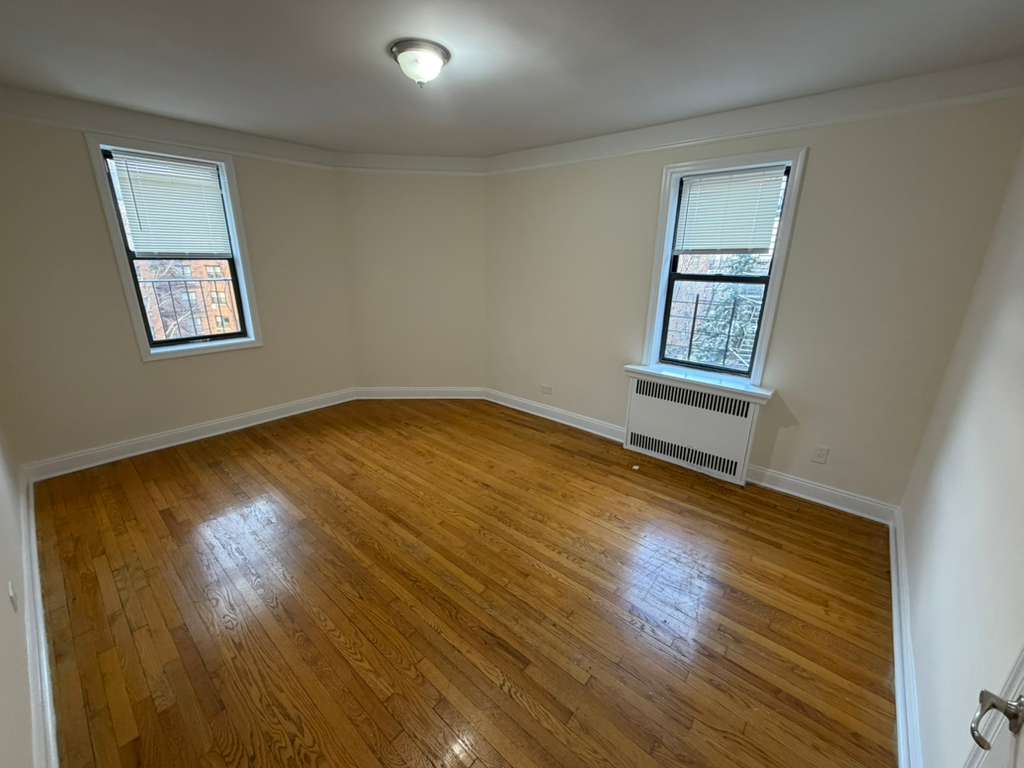 Apartment 32nd Avenue  Queens, NY 11377, MLS-RD5565-18