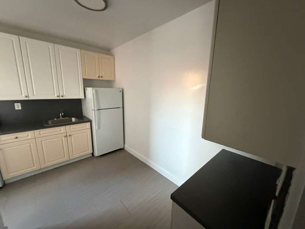 Apartment 32nd Avenue  Queens, NY 11377, MLS-RD5568-5