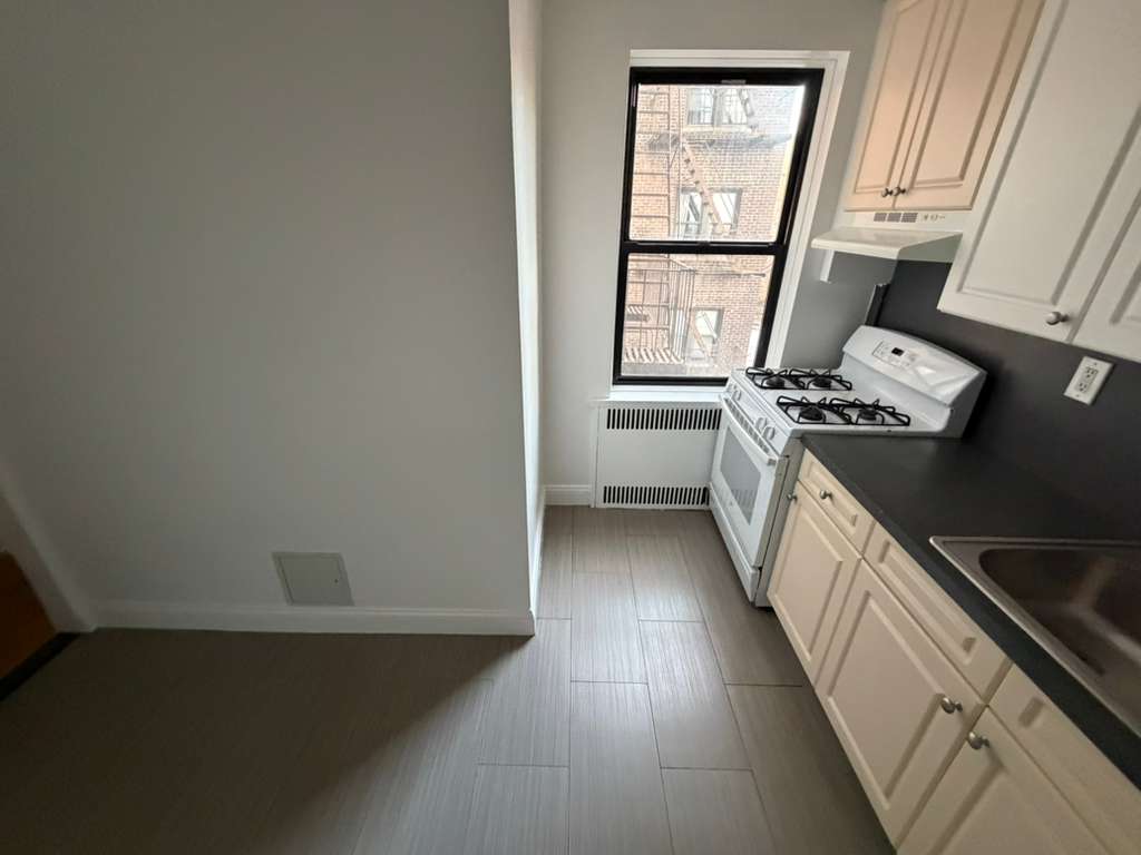 Apartment 32nd Avenue  Queens, NY 11377, MLS-RD5568-8
