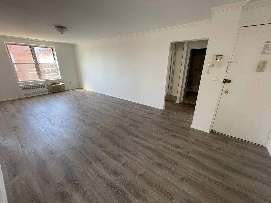 Apartment Douglaston Pkwy  Queens, NY 11363, MLS-RD5597-5