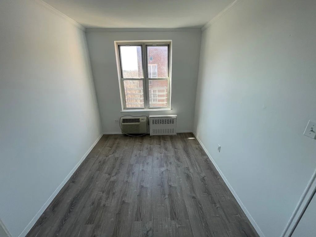 Apartment Douglaston Pkwy  Queens, NY 11363, MLS-RD5597-12