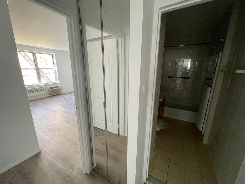 Apartment Douglaston Pkwy  Queens, NY 11363, MLS-RD5597-13