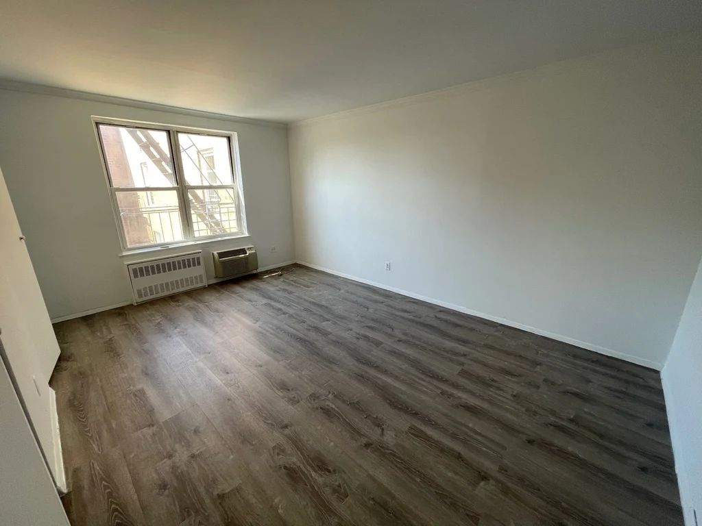 Apartment Douglaston Pkwy  Queens, NY 11363, MLS-RD5597-15