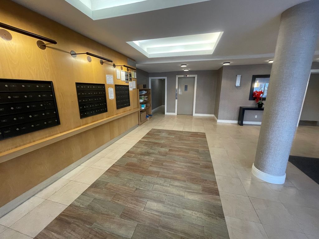 Apartment Douglaston Pkwy  Queens, NY 11363, MLS-RD5597-18