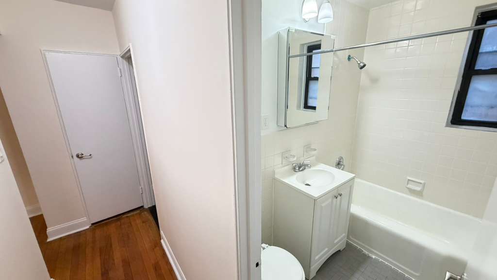 Apartment 77th Street  Queens, NY 11372, MLS-RD5598-3