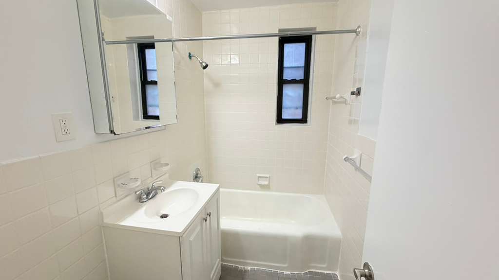 Apartment 77th Street  Queens, NY 11372, MLS-RD5598-5