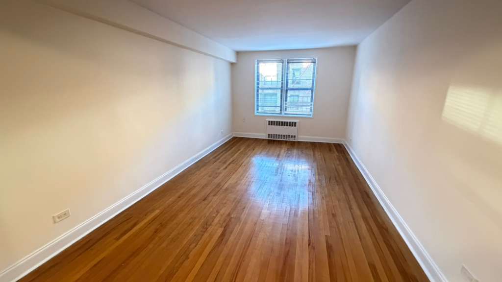 Apartment 77th Street  Queens, NY 11372, MLS-RD5598-8
