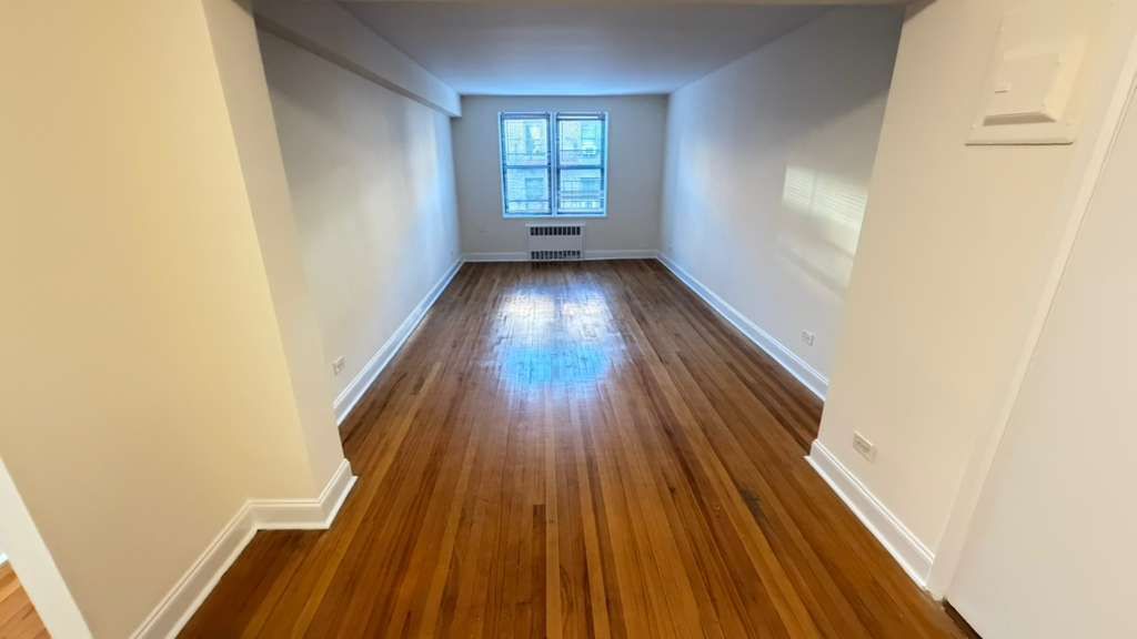 Apartment 77th Street  Queens, NY 11372, MLS-RD5598-10