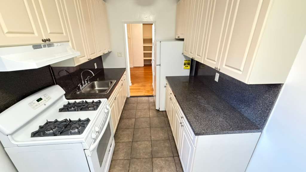 Apartment 77th Street  Queens, NY 11372, MLS-RD5598-12