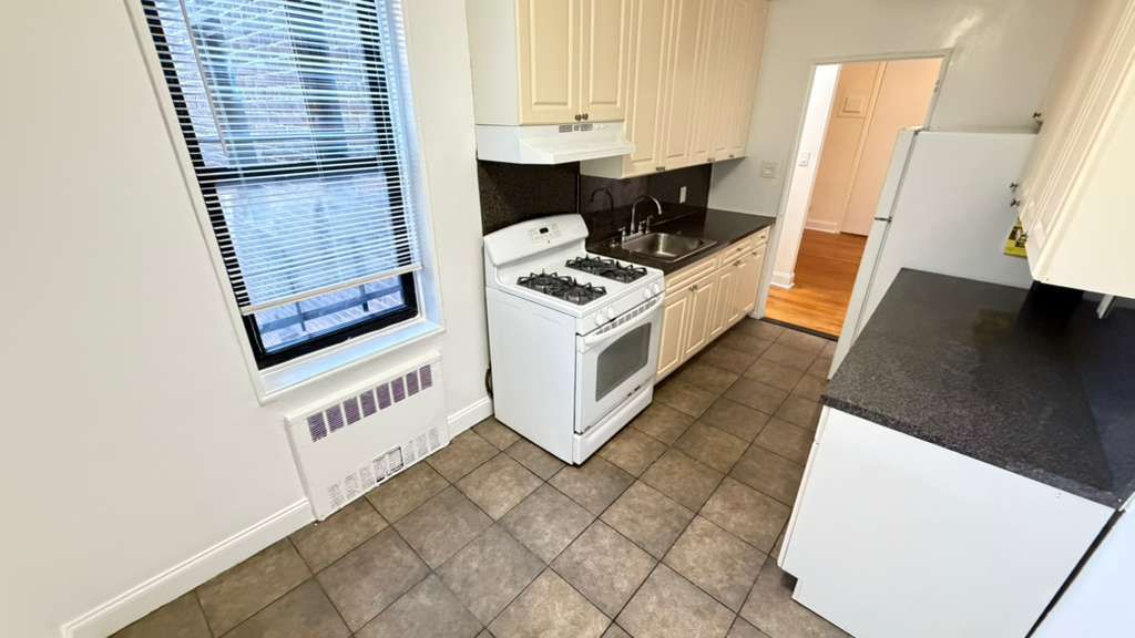 Apartment 77th Street  Queens, NY 11372, MLS-RD5598-13