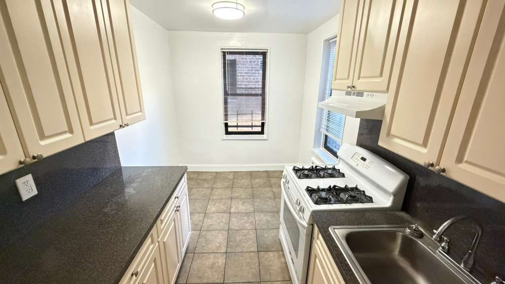 Apartment 77th Street  Queens, NY 11372, MLS-RD5598-15