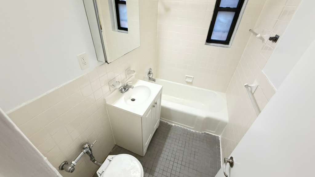 Apartment 77th Street  Queens, NY 11372, MLS-RD5598-16
