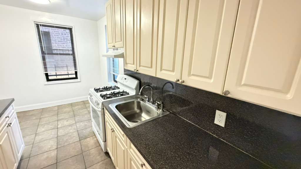 Apartment 77th Street  Queens, NY 11372, MLS-RD5598-17