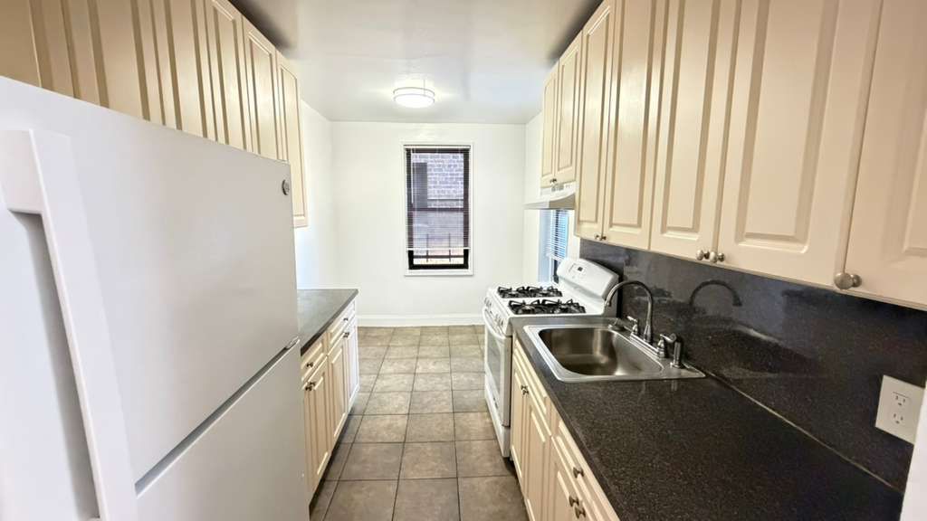 Apartment 77th Street  Queens, NY 11372, MLS-RD5598-18