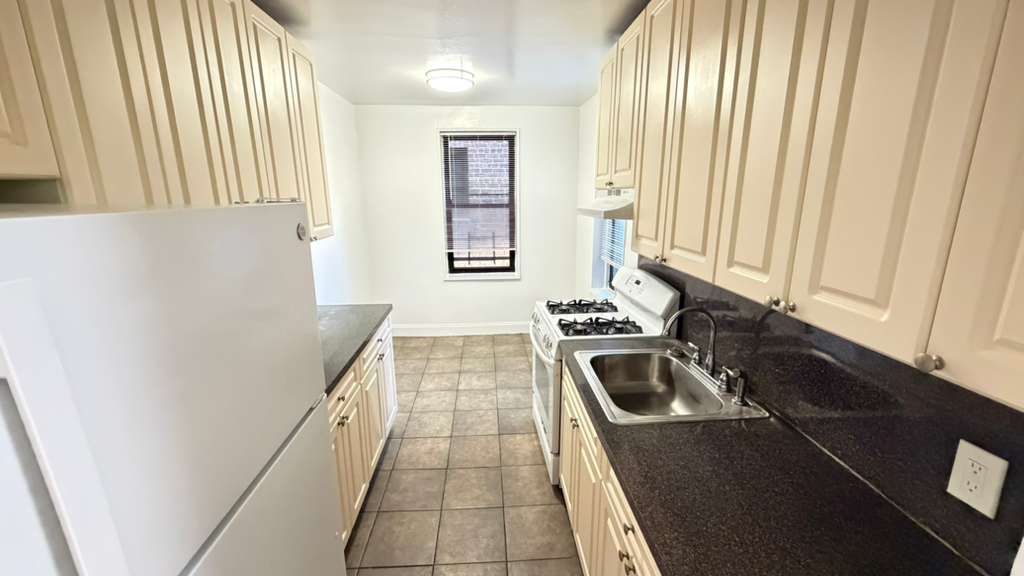 Apartment 77th Street  Queens, NY 11372, MLS-RD5598-19