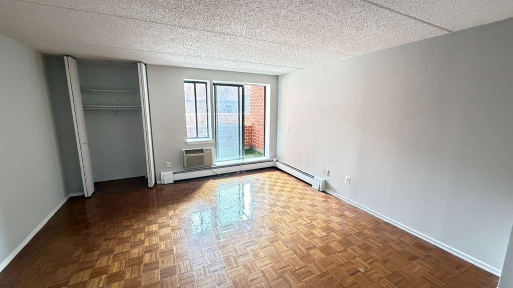 Apartment Northern Blvd  Queens, NY 11354, MLS-RD5612-8