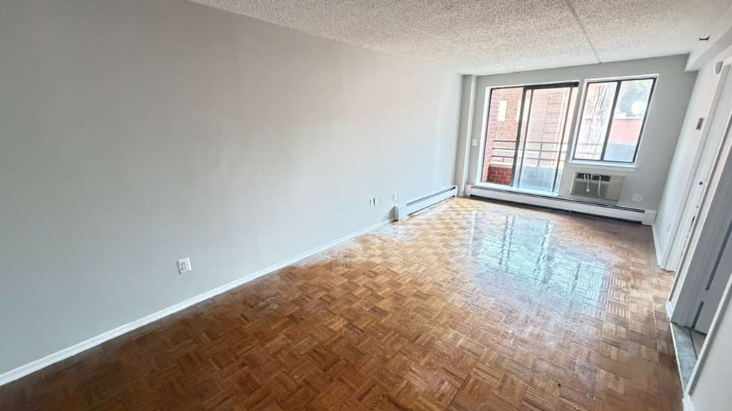 Apartment Northern Blvd  Queens, NY 11354, MLS-RD5613-11