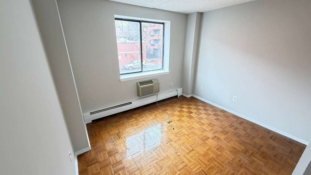 Apartment Northern Blvd  Queens, NY 11354, MLS-RD5613-17