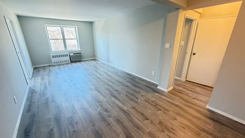 Apartment Bell Blvd  Queens, NY 11360, MLS-RD5638-7