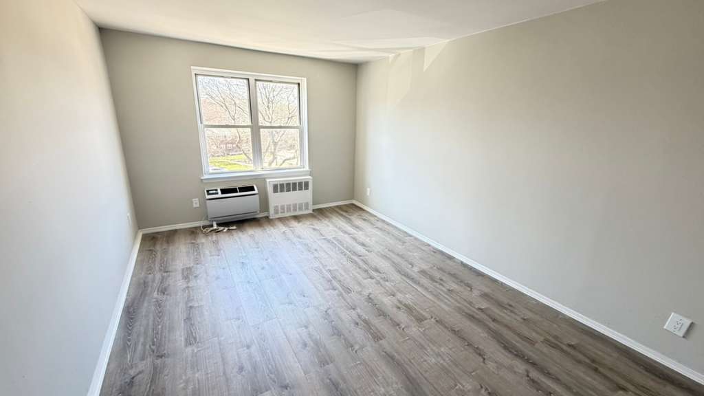 Apartment Bell Blvd  Queens, NY 11360, MLS-RD5638-15
