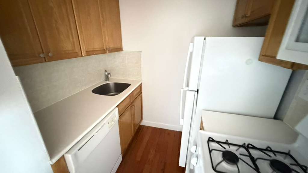 Apartment Bell Blvd  Queens, NY 11360, MLS-RD5639-3