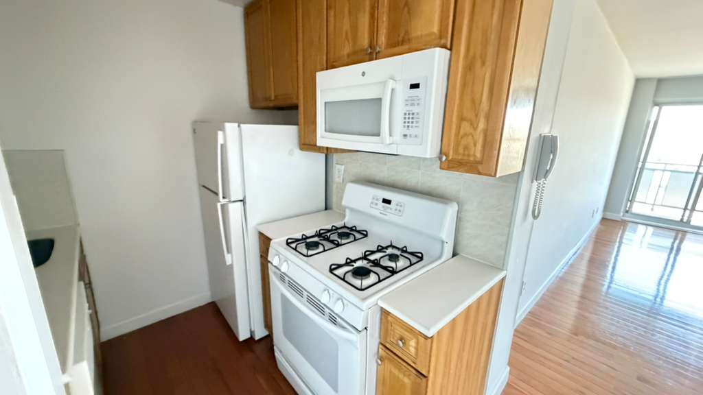 Apartment Bell Blvd  Queens, NY 11360, MLS-RD5639-4