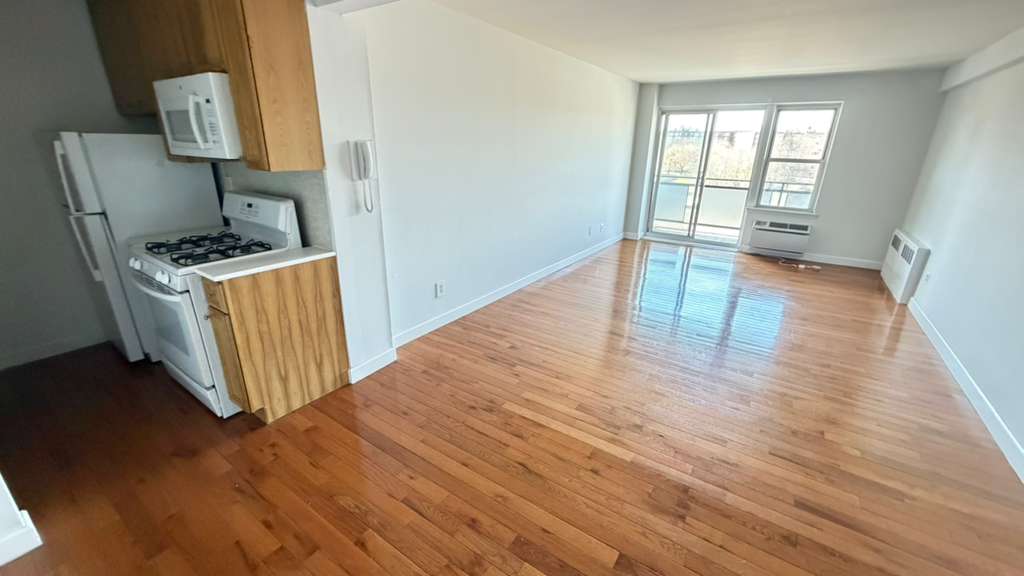 Apartment Bell Blvd  Queens, NY 11360, MLS-RD5639-7