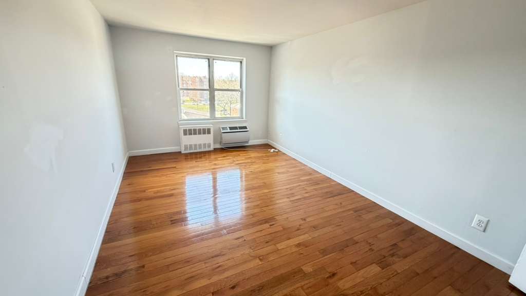 Apartment Bell Blvd  Queens, NY 11360, MLS-RD5639-10