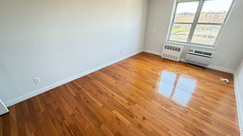 Apartment Bell Blvd  Queens, NY 11360, MLS-RD5639-11