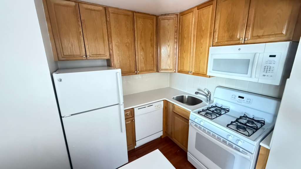 Apartment Bell Blvd  Queens, NY 11360, MLS-RD5640-3