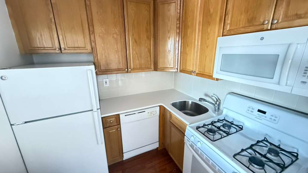 Apartment Bell Blvd  Queens, NY 11360, MLS-RD5640-4