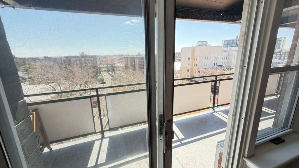 Apartment Bell Blvd  Queens, NY 11360, MLS-RD5640-15