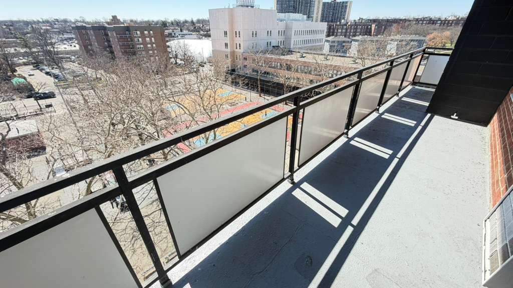 Apartment Bell Blvd  Queens, NY 11360, MLS-RD5640-16