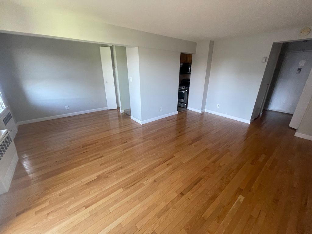 Apartment Bell Blvd  Queens, NY 11360, MLS-RD5642-8