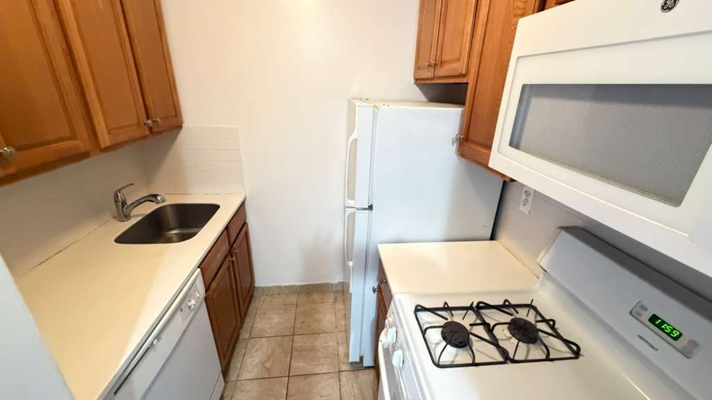 Apartment Bell Blvd  Queens, NY 11360, MLS-RD5643-3