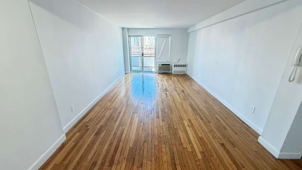 Apartment Bell Blvd  Queens, NY 11360, MLS-RD5643-8